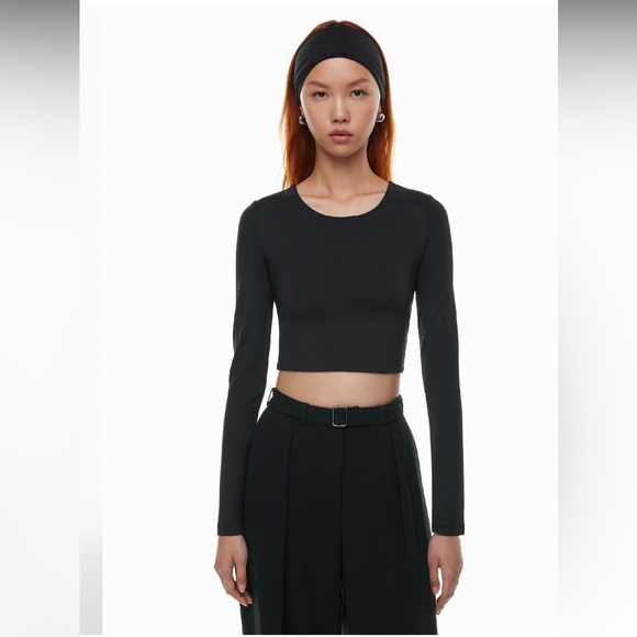 Babaton Ribbed Contour Crew Cropped Longsleeve Top - Picture 10 of 14